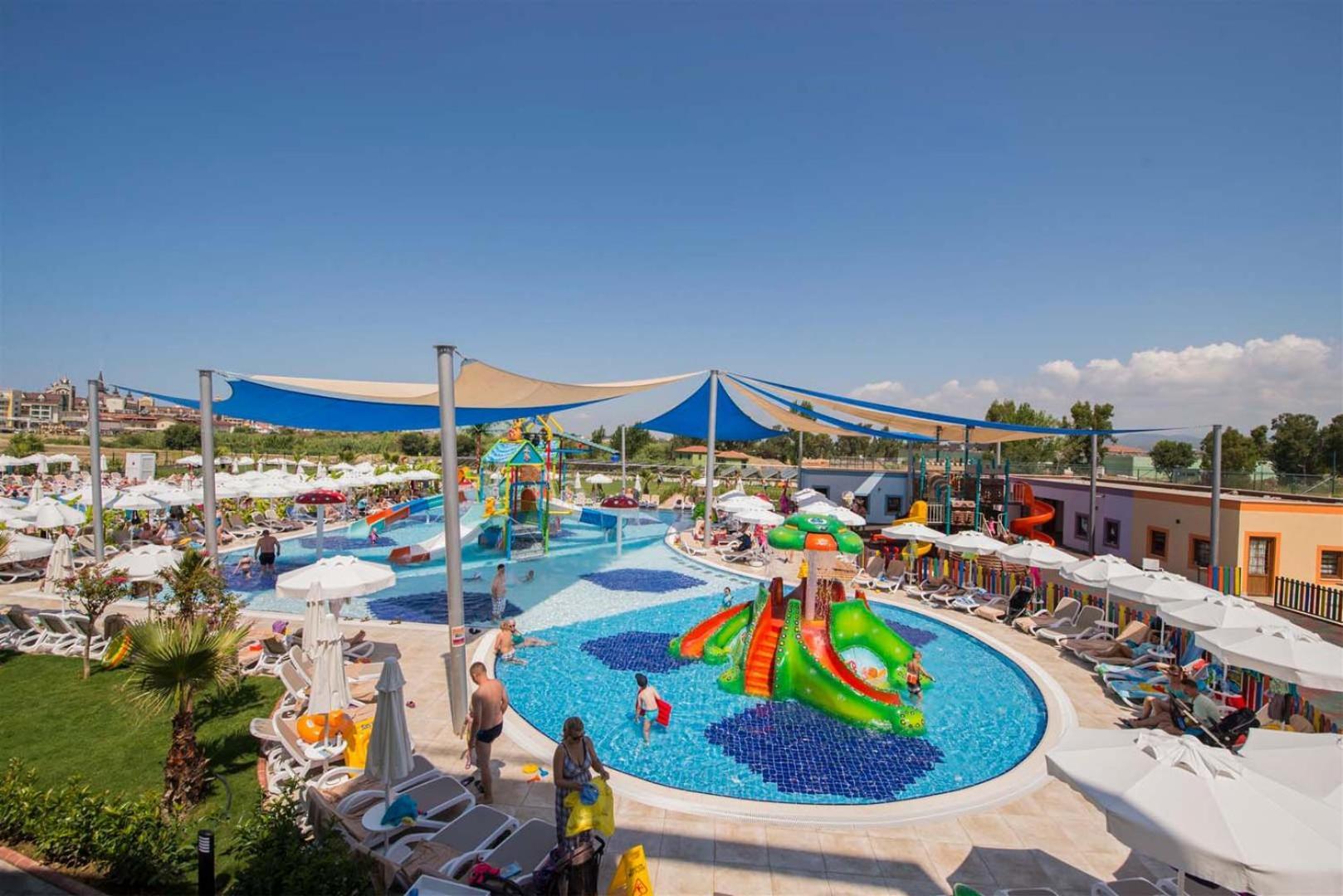 Dream World Aqua Hotel Side Exterior foto
